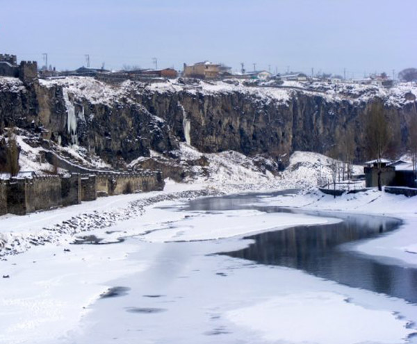 Buz_tutan_Kura_Nehri_ve_Ardahan_Kalesi_Merkez_Ardahan