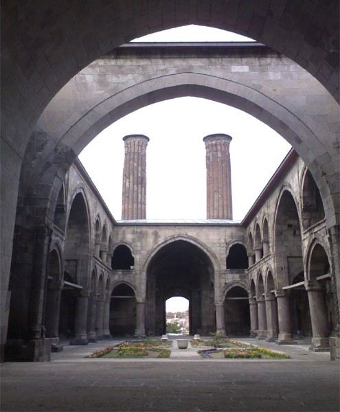Cifte_Minareli_Medrese_Erzurum