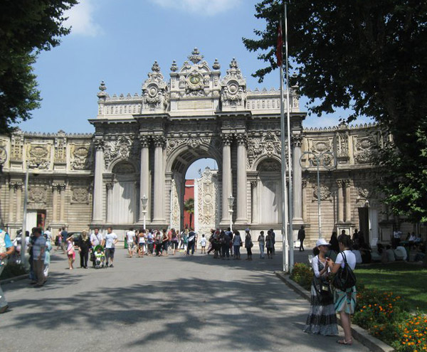 Dolmabahce_Sarayi_Saltanat_Kapisi_Istanbul Dolmabahce_Sarayi_Saltanat_Kapisi_Istanbul