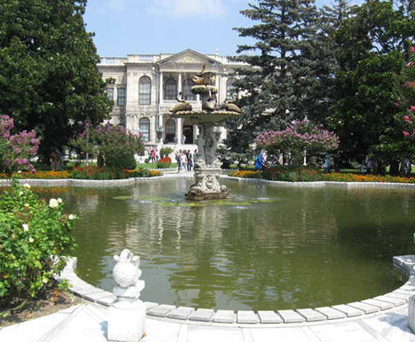 Dolmabahce_Sarayi_Behcesi_Istanbul Dolmabahce_Sarayi_Behcesi_Istanbul